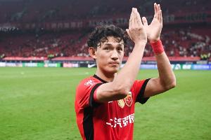7672