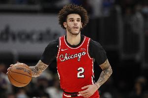 朗佐-鲍尔辟谣退役传闻：这对我来说是大新闻 我仍在等待NBA球队召唤